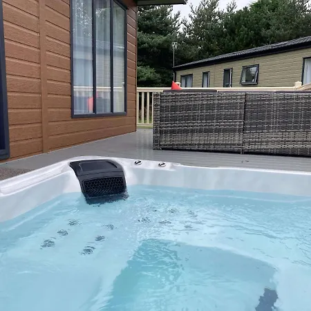 Gleneagles With Hot Tub *