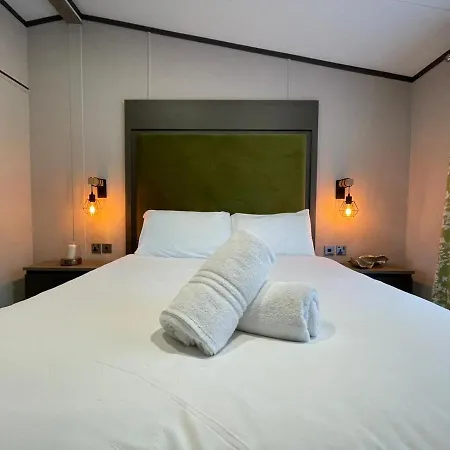 Gleneagles With Hot Tub Holiday home York