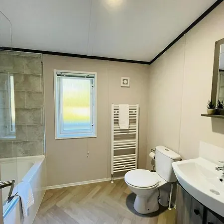 Gleneagles With Hot Tub