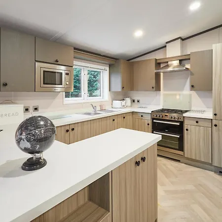 Gleneagles With Hot Tub *