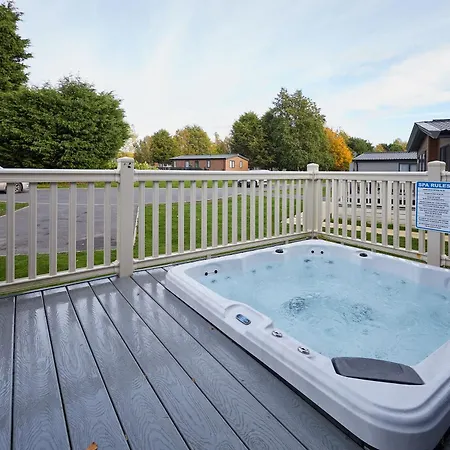 Gleneagles With Hot Tub * York