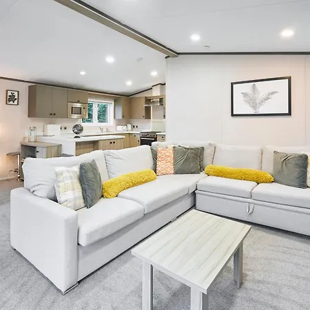 Gleneagles With Hot Tub