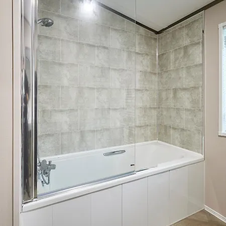 Gleneagles With Hot Tub * York