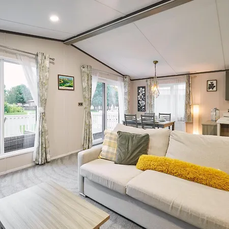 Gleneagles With Hot Tub *