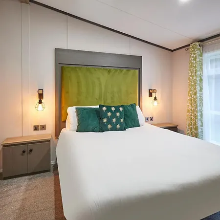 Gleneagles With Hot Tub * York