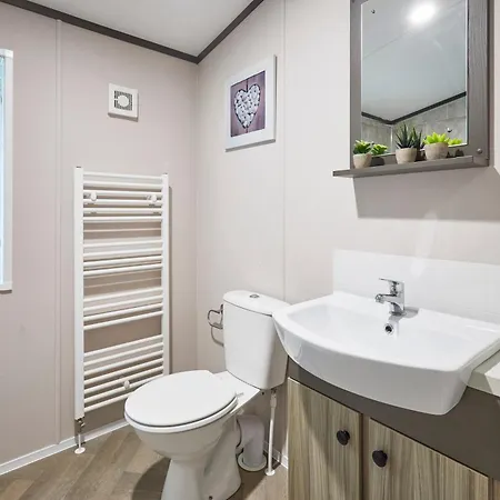 Gleneagles With Hot Tub Holiday home