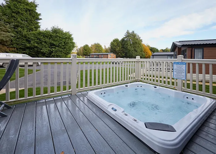Gleneagles With Hot Tub * York