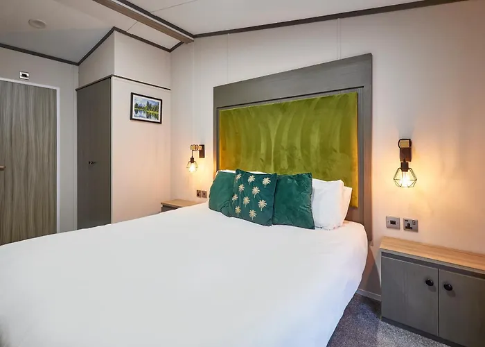 Gleneagles With Hot Tub * York