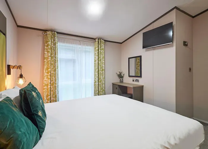 Gleneagles With Hot Tub * York