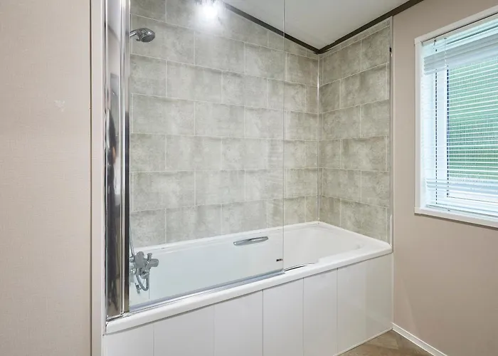 Gleneagles With Hot Tub * York