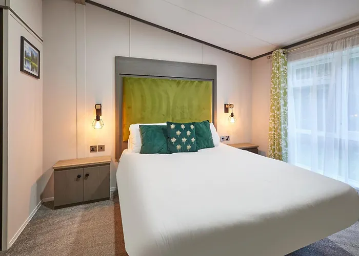 Gleneagles With Hot Tub * York