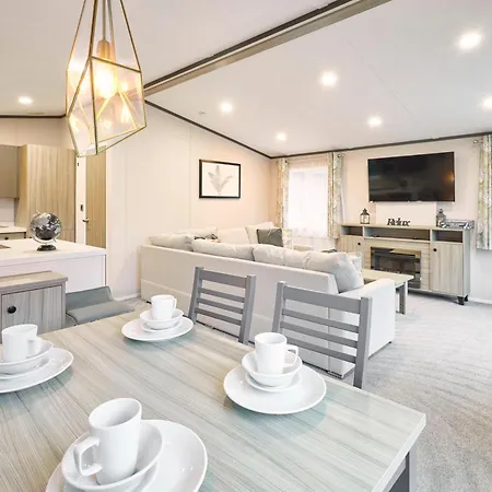 Gleneagles With Hot Tub