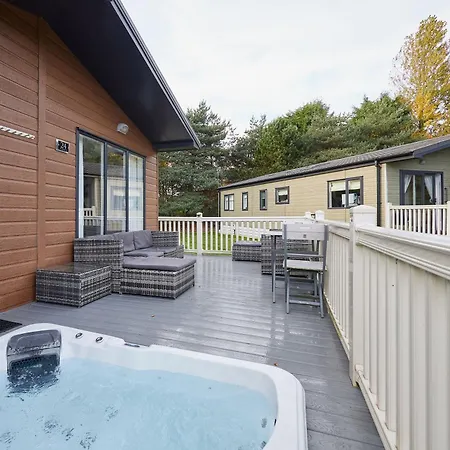 Dom wakacyjny Gleneagles With Hot Tub *