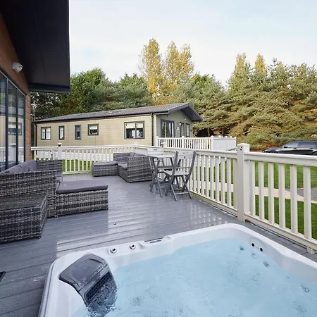 Dom wakacyjny Gleneagles With Hot Tub York